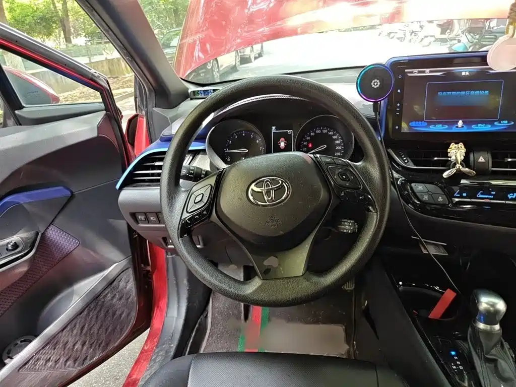 Toyota C-HR 2018 2.0L Leading Edition China VI фото 3