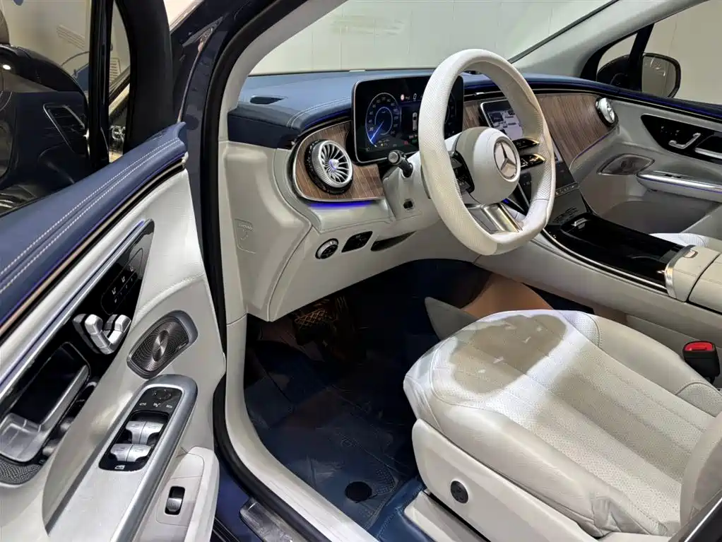 MERCEDES-BENZ EQE SUV