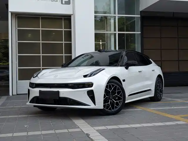 ZEEKR 001 2025