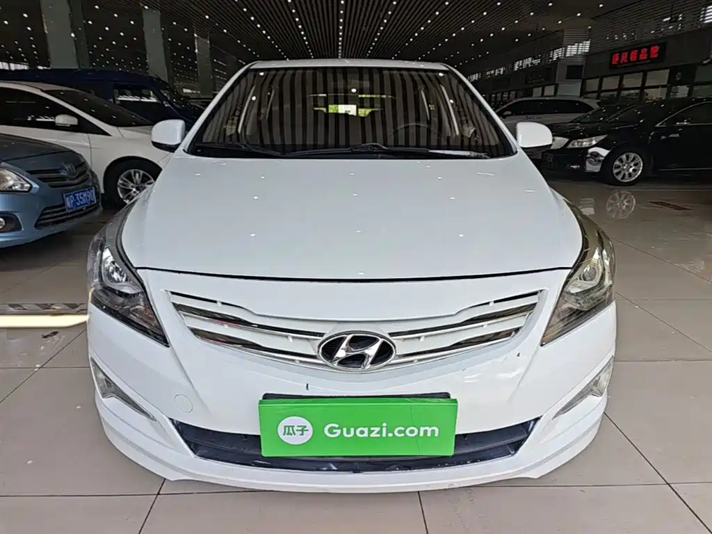 Hyundai Reina 2014 1.4L Manual GLX фото 3