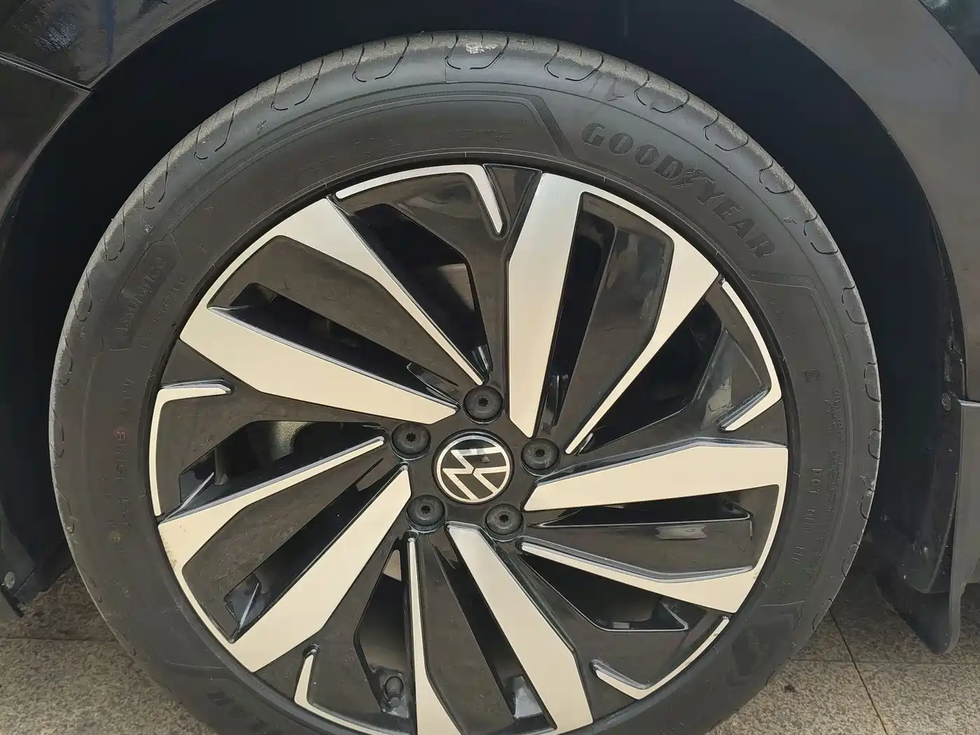 Volkswagen Passat 2022 330TSI Starlight Luxury Edition фото 19