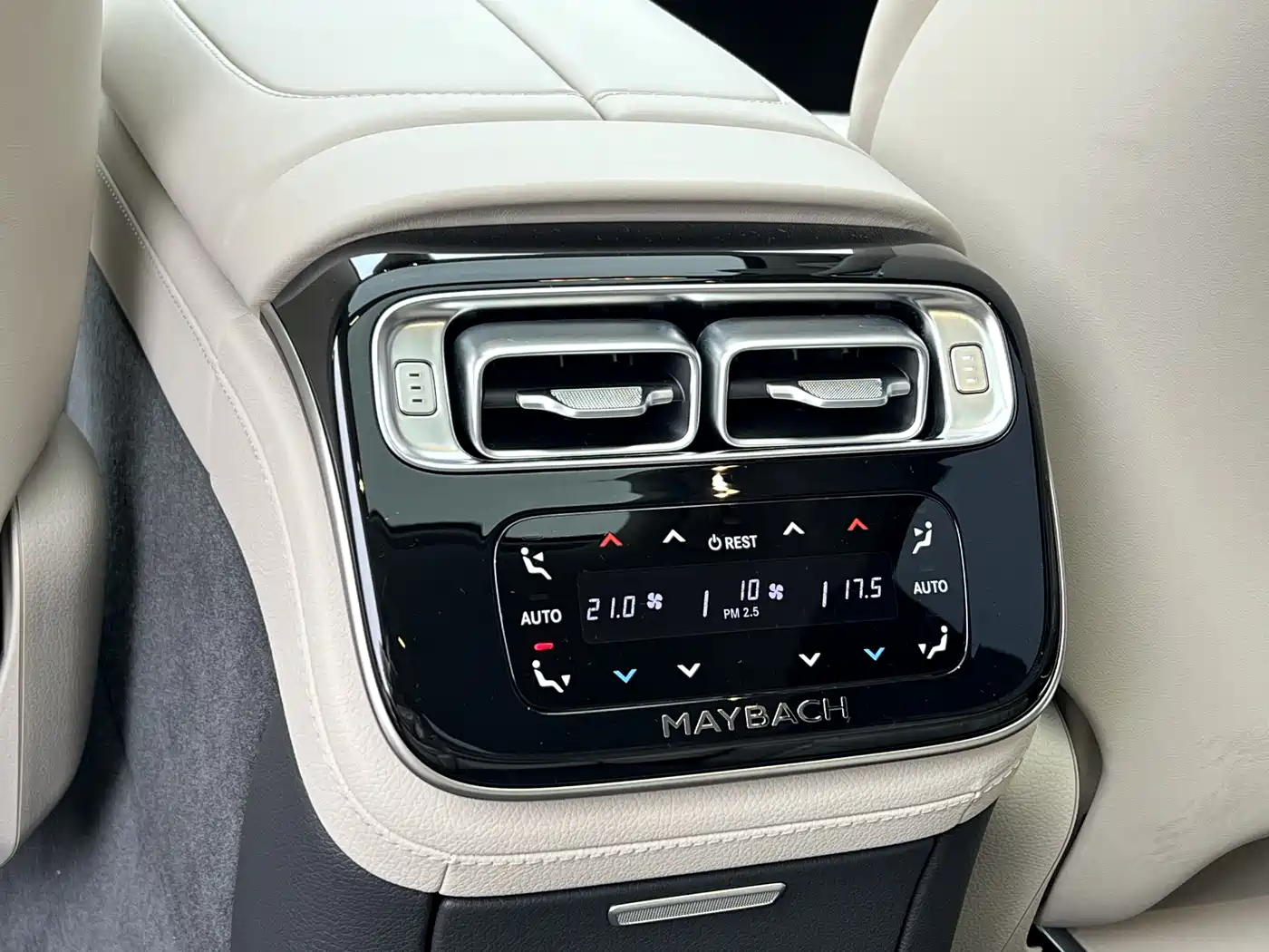 Mercedes-Benz Maybach S-Class 2025 Model S 480 4MATIC фото 18