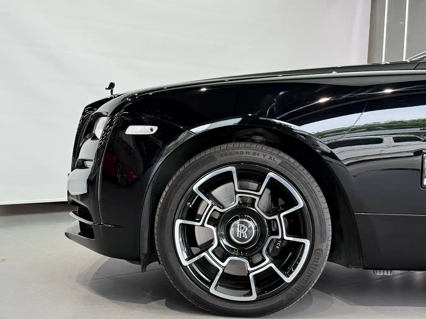Rolls-Royce Wraith 2018 6.6T Black Badge фото 6