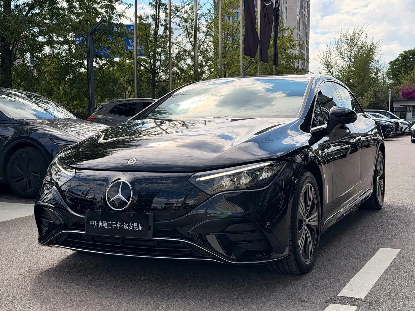 Mercedes-Benz EQE 2025 Model 500 4MATIC Luxury Edition фото 2
