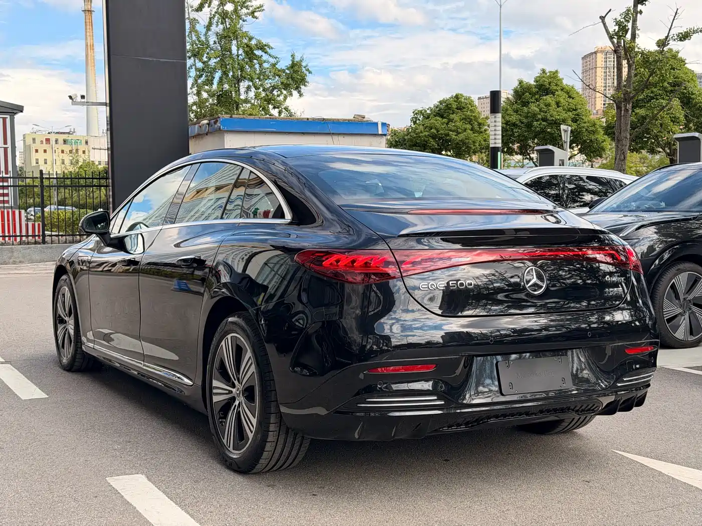 Mercedes-Benz EQE 2025 Model 500 4MATIC Luxury Edition фото 10