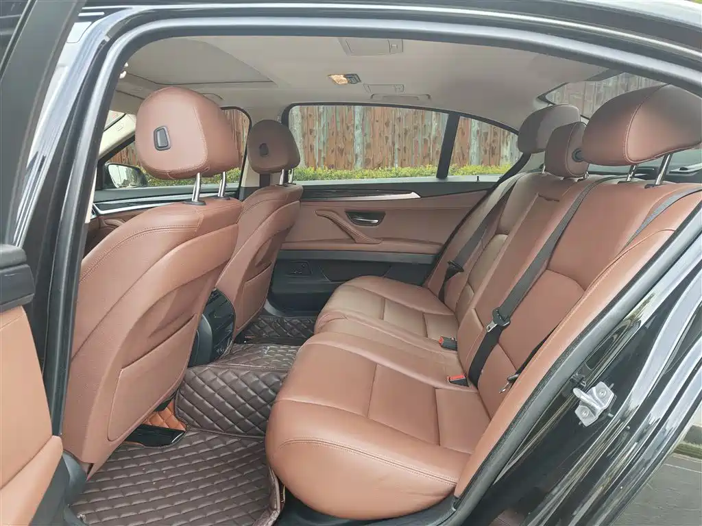 BMW 5 Series 2017 520Li Classic Edition фото 18