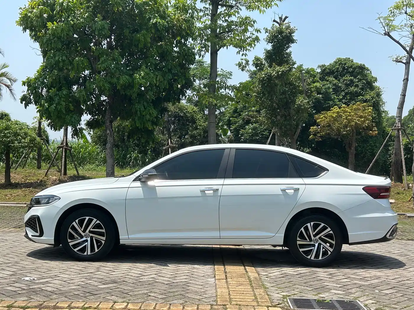 Volkswagen Lavida 2023 200TSI DSG Starlight Comfort Edition фото 22