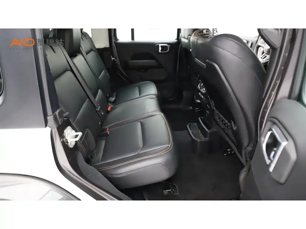 Фото 8 - Jeep Wrangler