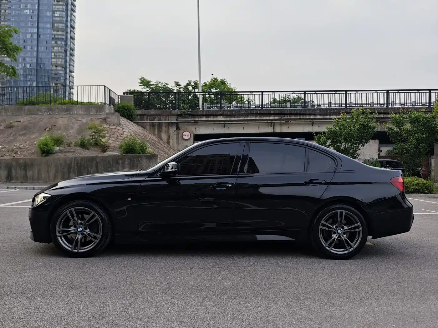 BMW 3 Series 2019 320Li M Sport Black Night Edition фото 4