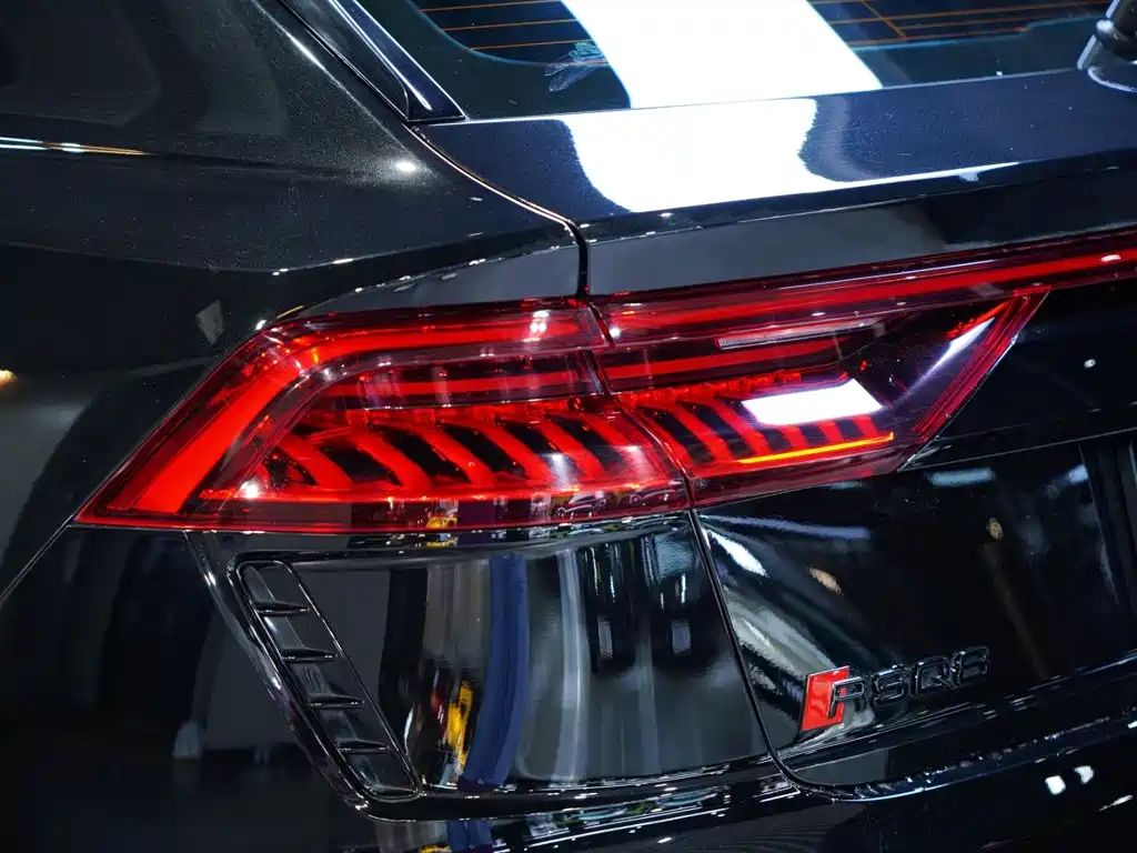 Фото 10 - Audi RS Q8
