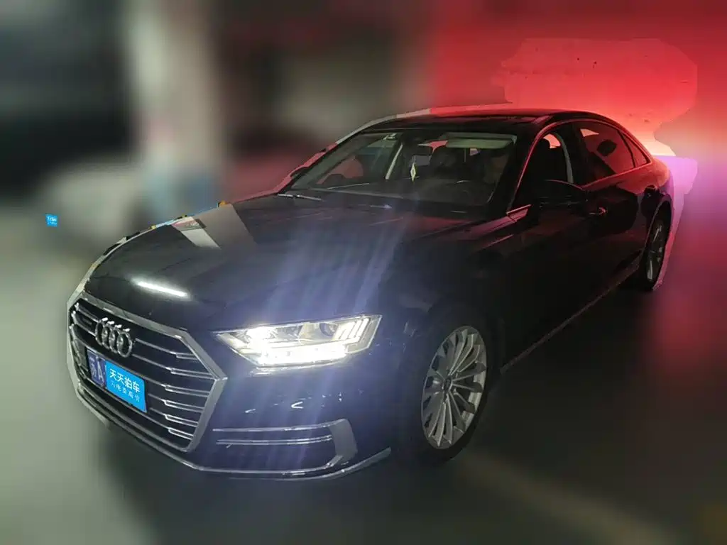 Фото 1 - Audi A8