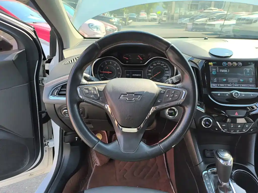 Chevrolet Cruze 2019 2018 Redline 330T Dual-Clutch Leading Edition