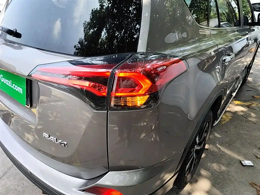 Toyota RAV4 Rongfang 2016 2.0L CVT 2WD Trend (China V) фото 8