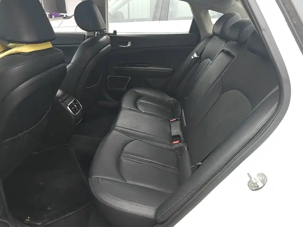Photo 13 - Kia K5