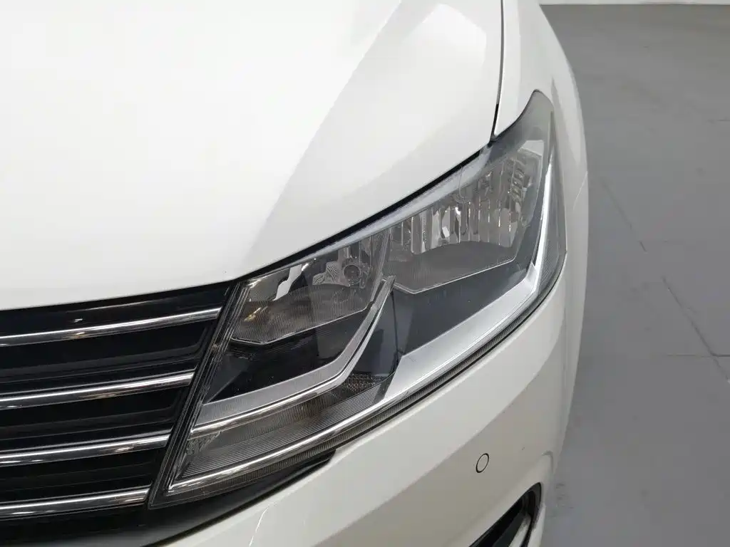 صورة 7 - Volkswagen Lavida