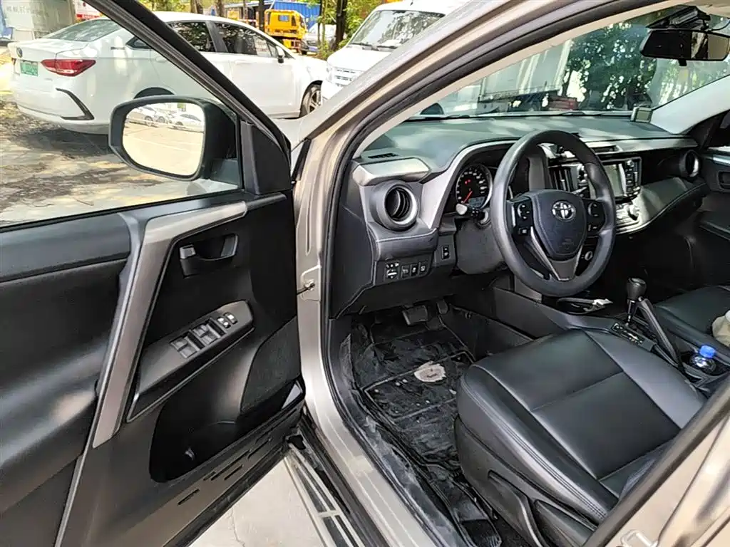 Toyota RAV4 Rongfang 2016 2.0L CVT 2WD Trend (China V) фото 16