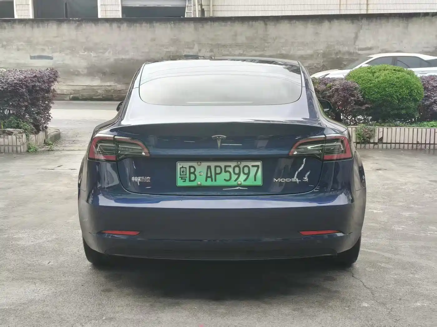 TESLA MODEL 3