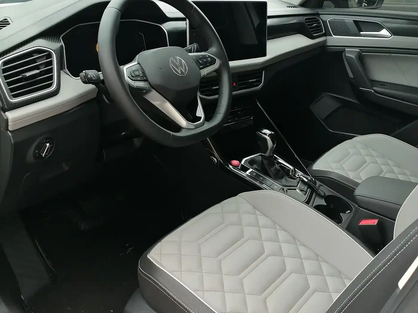 Volkswagen Tayron 2023 330TSI 2WD Luxury Plus Advanced Edition фото 4