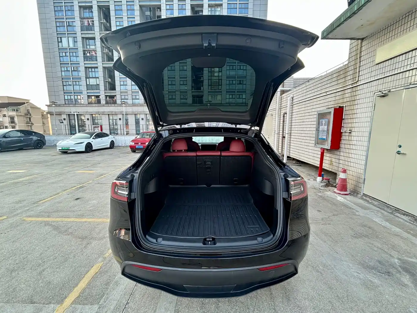 TESLA MODEL Y