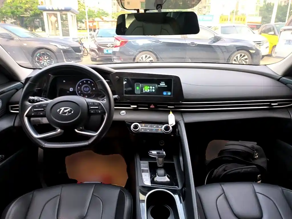 Hyundai Elantra 2021 1.5L CVT GLX Elite Edition фото 10