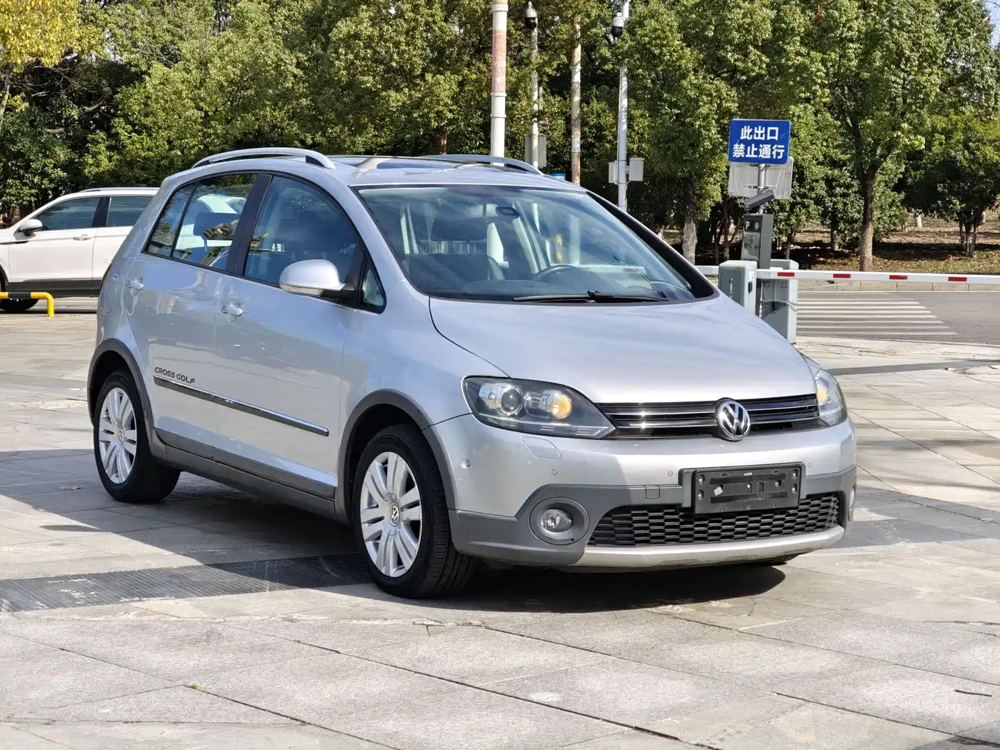 Volkswagen Golf (Import) 2011 1.4TSI Cross Golf фото 3