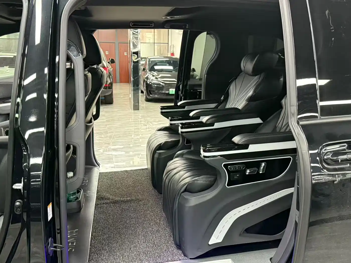 Toyota Sienna 2024 2.5L Hybrid Comfort Edition фото 6