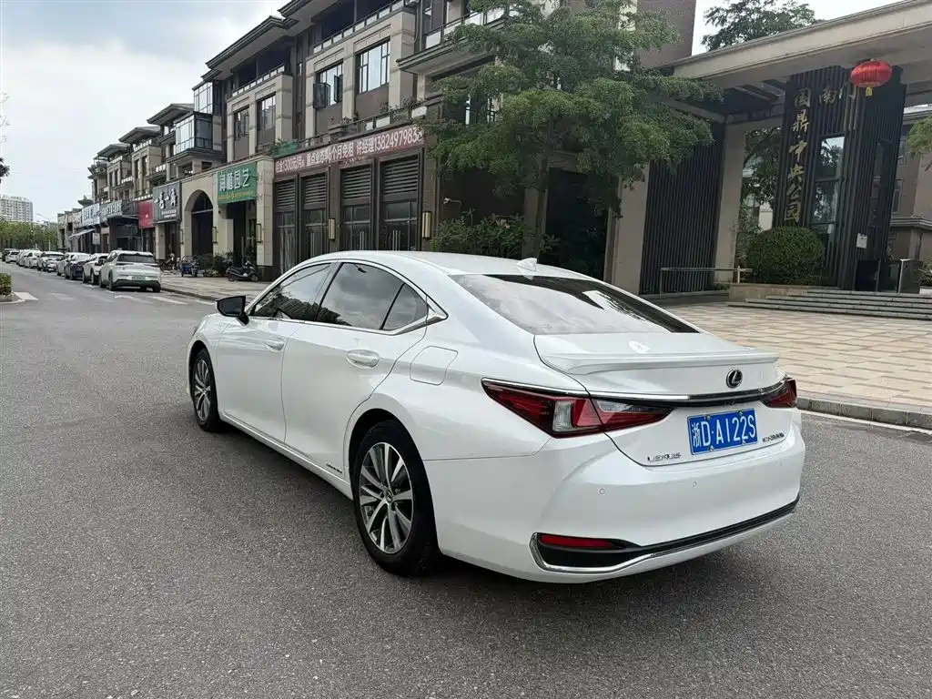 Lexus ES 2018 300h Excellence Edition China V фото 9