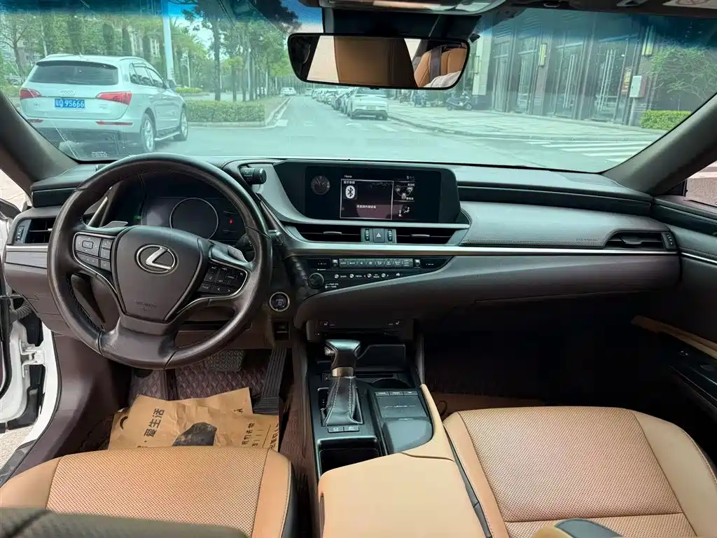 Lexus ES 2018 300h Excellence Edition China V фото 4