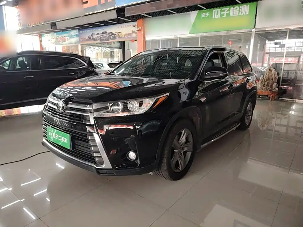 Фото 1 - Toyota Highlander
