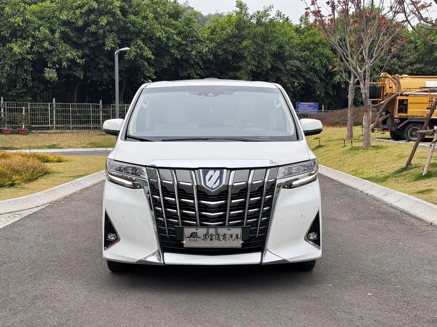 Toyota Alphard 2021 Hybrid 2.5L Premium фото 2