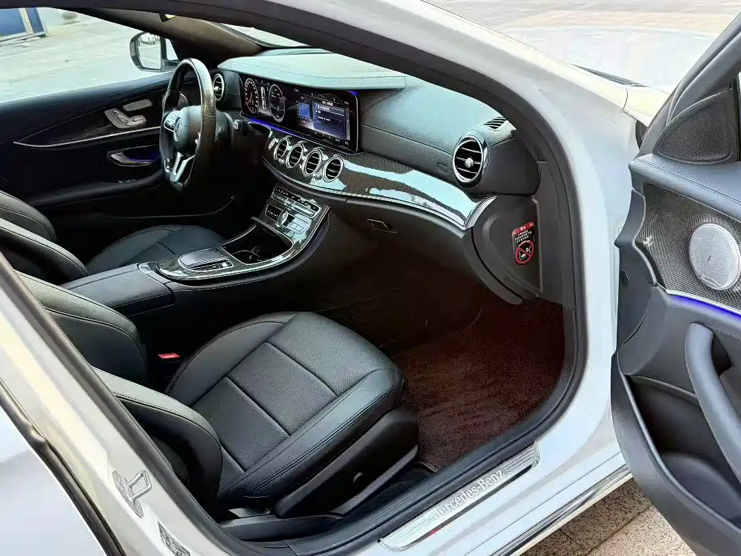 Фото 7 - Mercedes-Benz E-Class