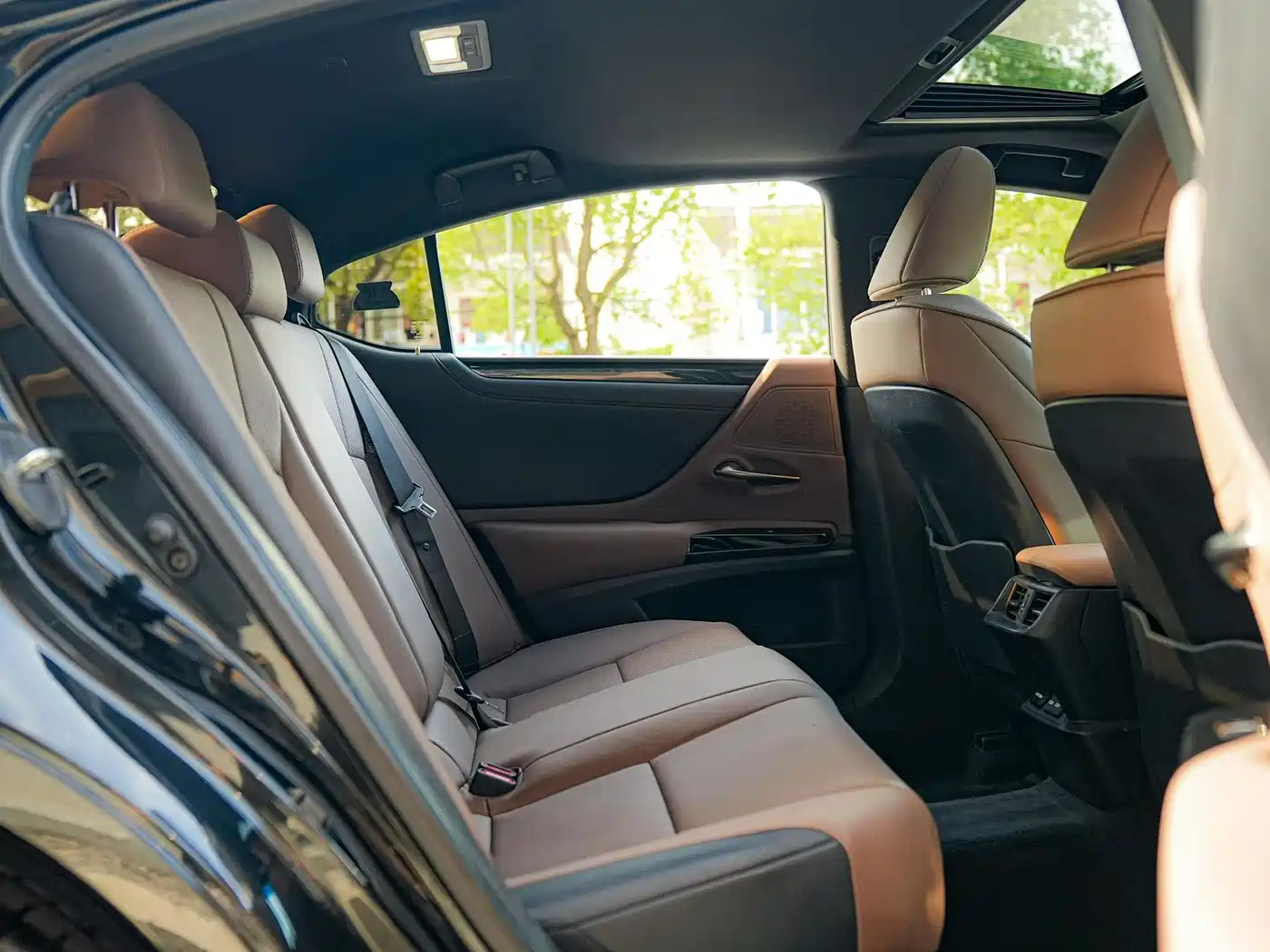 Lexus ES 2021 200 Excellence Edition фото 14