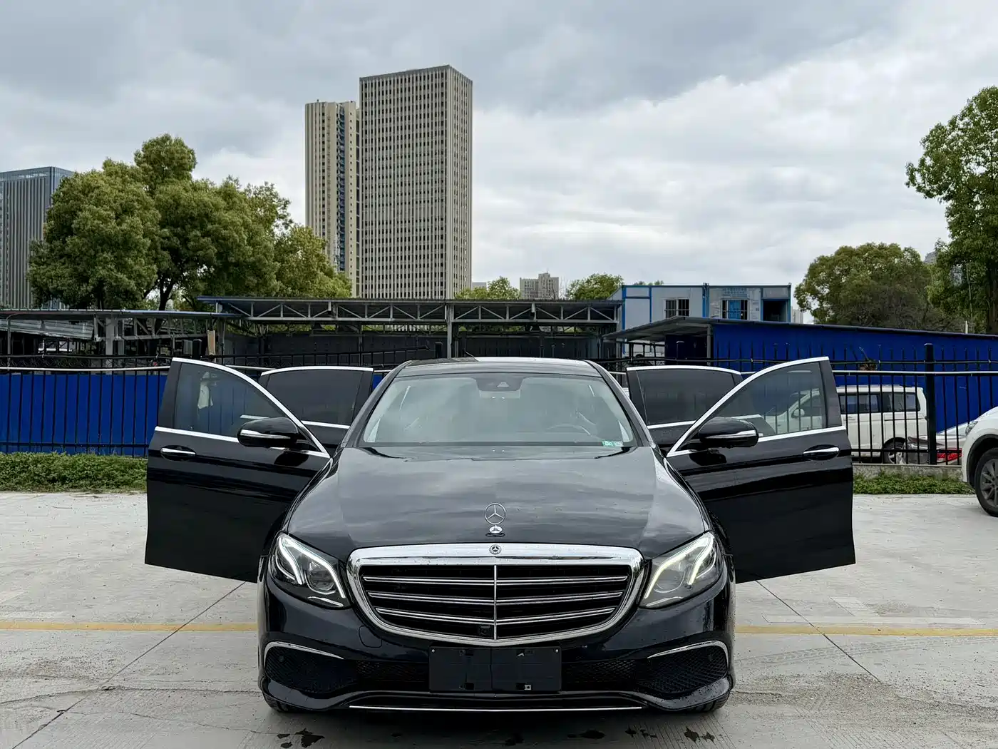 Mercedes-Benz E-Class 2016 E 300 L Sport Fashion Type фото 3