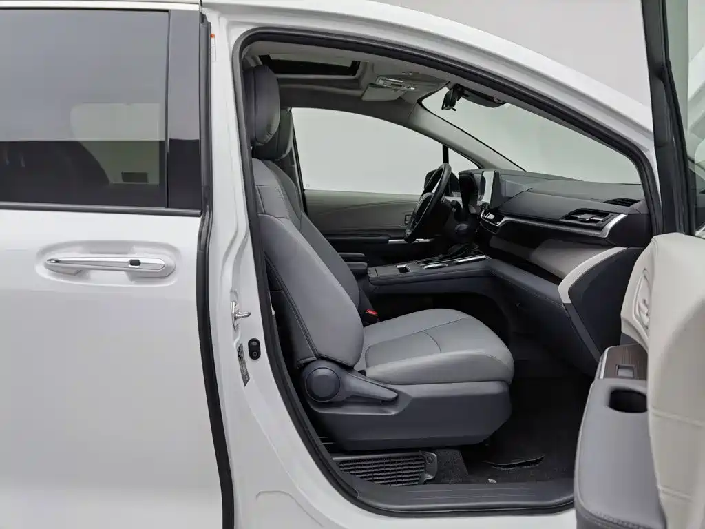 Фото 23 - Toyota Granvia