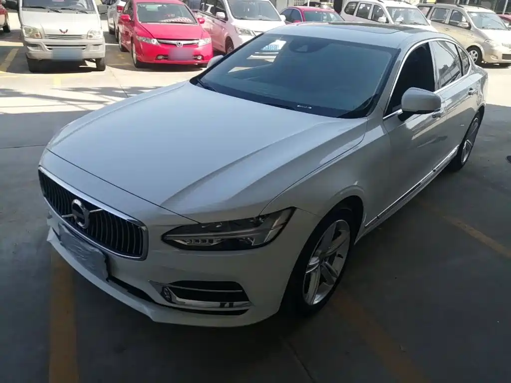 صورة 1 - Volvo S90