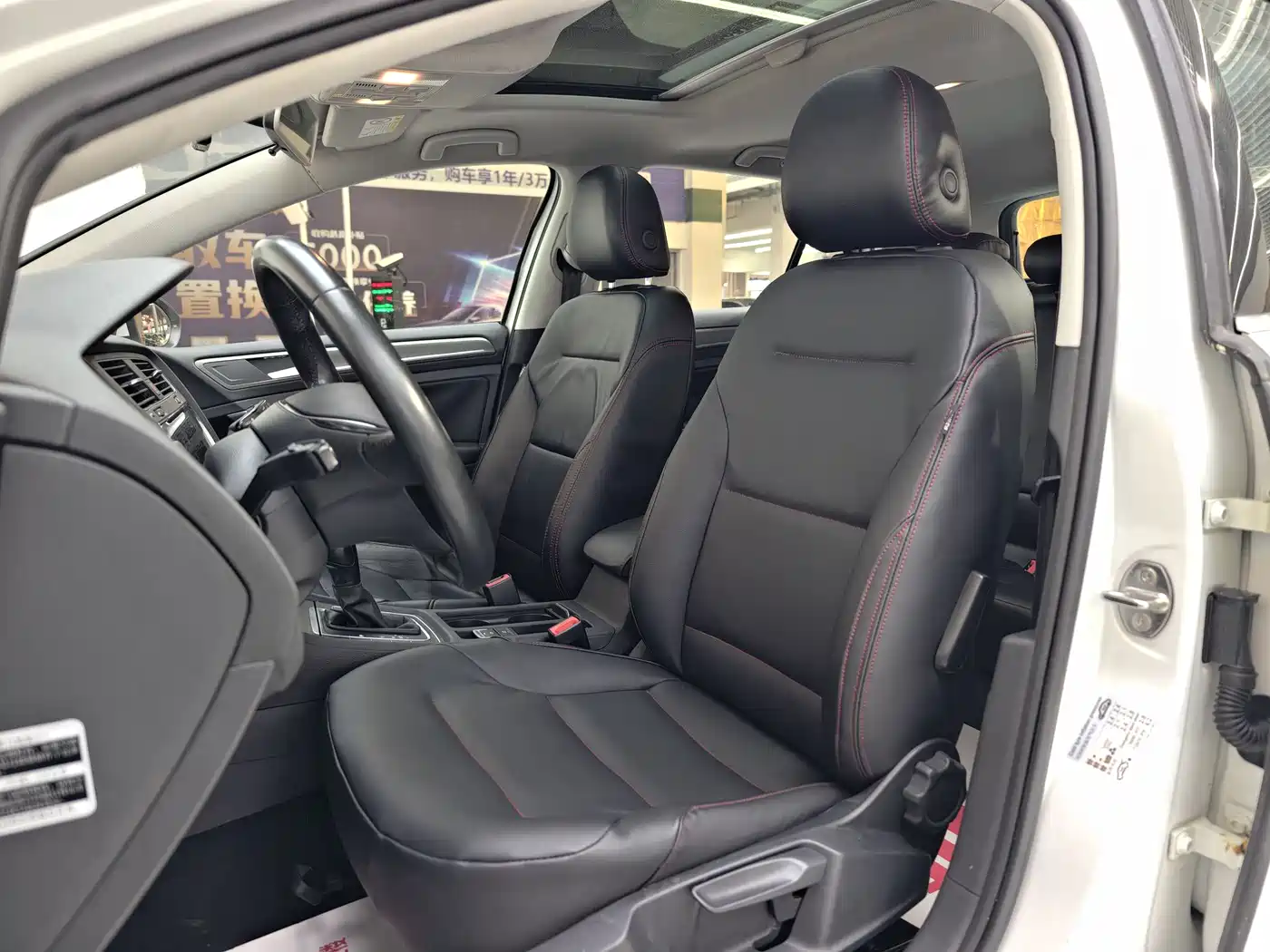 Volkswagen Golf 2016 230TSI Automatic Comfort фото 17