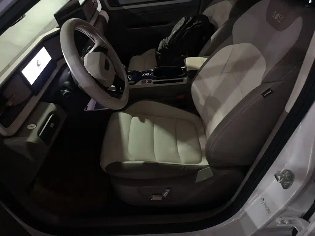 Фото 15 - Geely ICON