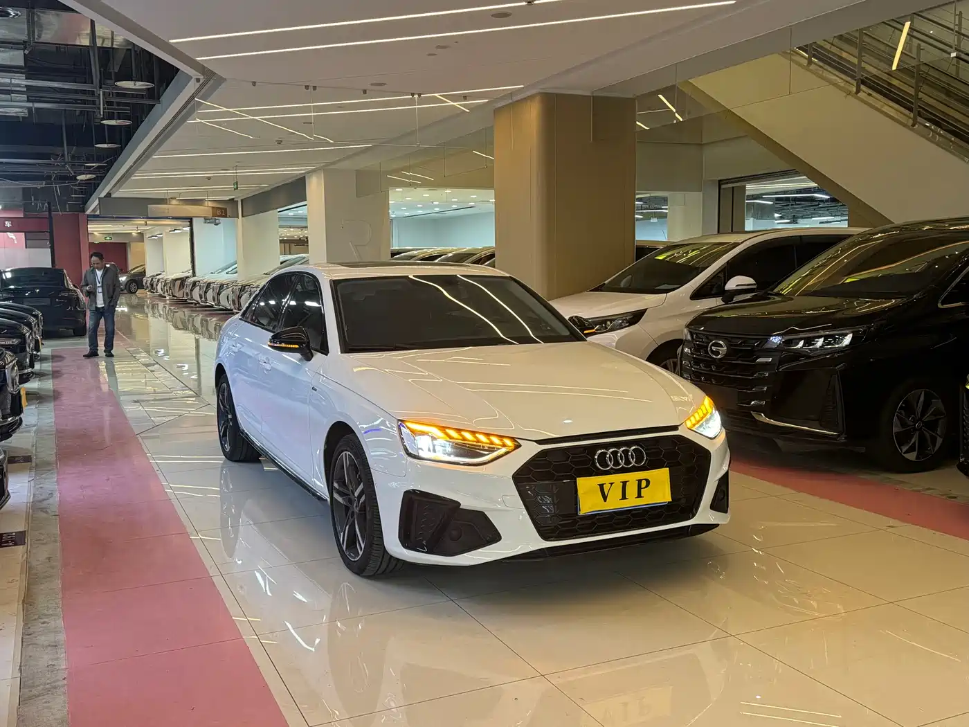 Audi A4L 2020 40 TFSI Fashion Dynamic Edition фото 3