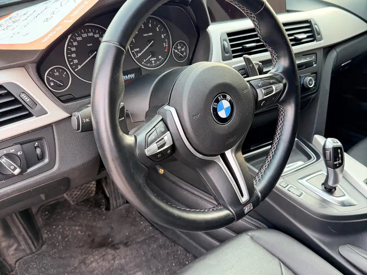 BMW 3 Series GT 2014 320i Leading Edition фото 8