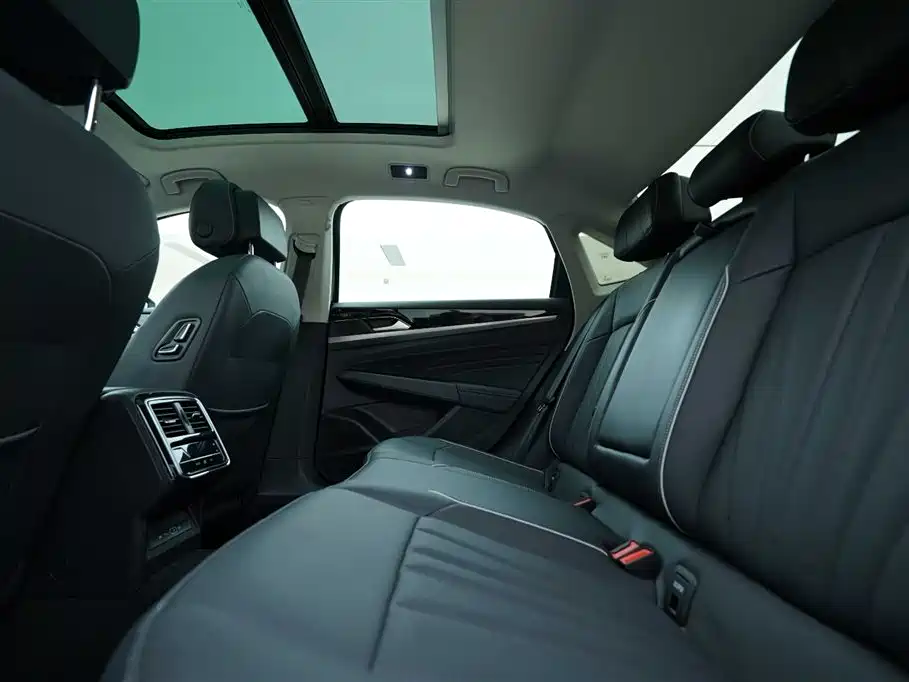 Volkswagen Passat 2024 380TSI Elite Edition фото 20