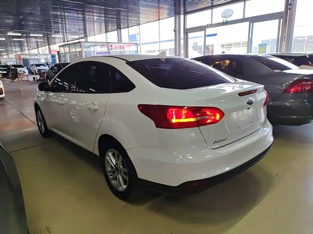 Фото 5 - Ford Focus