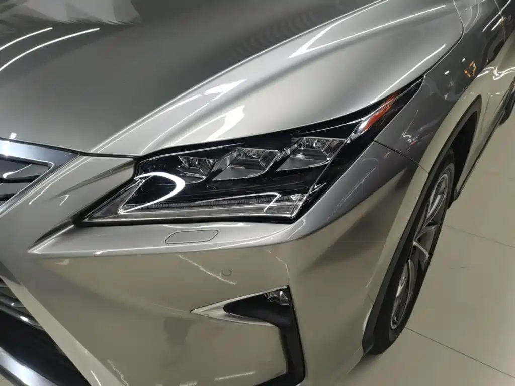 Фото 24 - Lexus RX