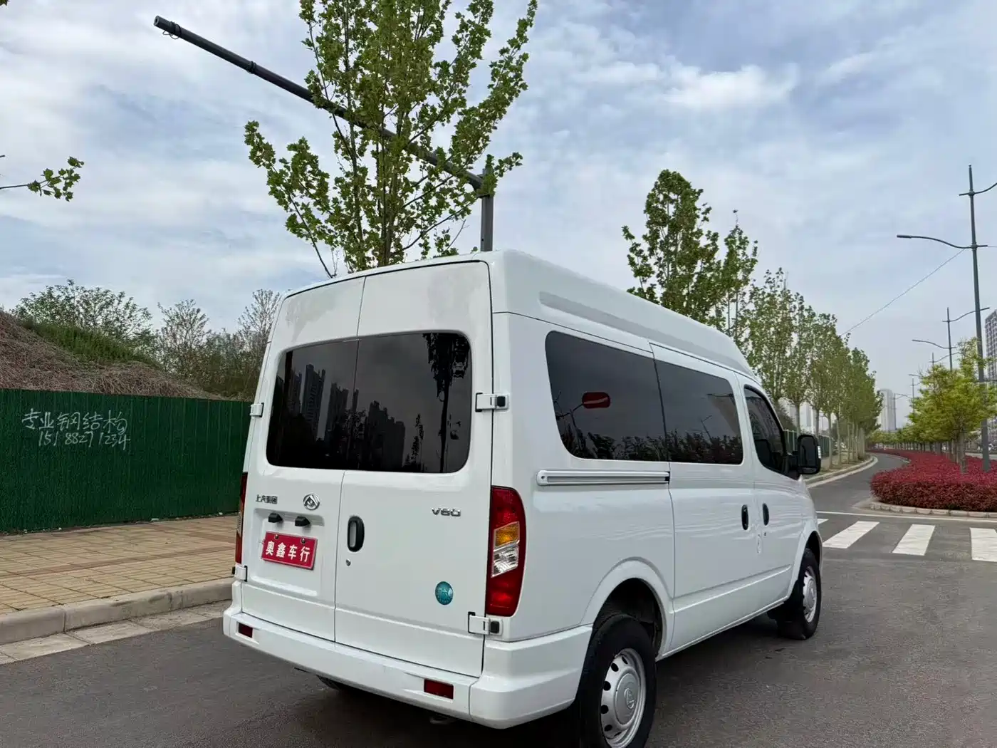 SAIC Maxus Xintu V80 2024 Model Year Aoyunton Value Edition 6MT Short Wheelbase Medium Roof 127Ps 5/6-Seater фото 7