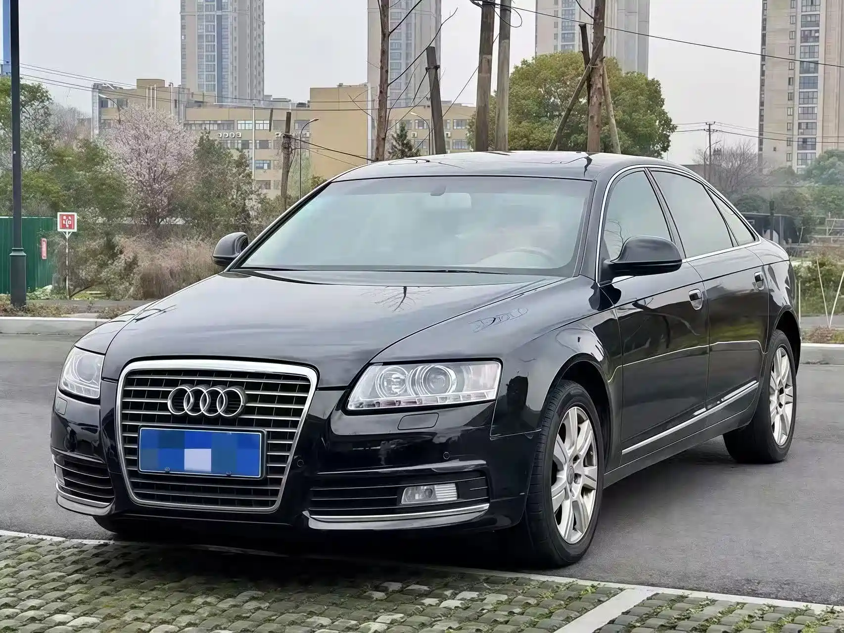 Фото 1 - Audi A6L