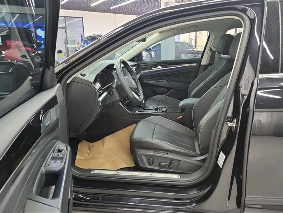 Volkswagen Passat 2024 380TSI Starlight Luxury Edition фото 9