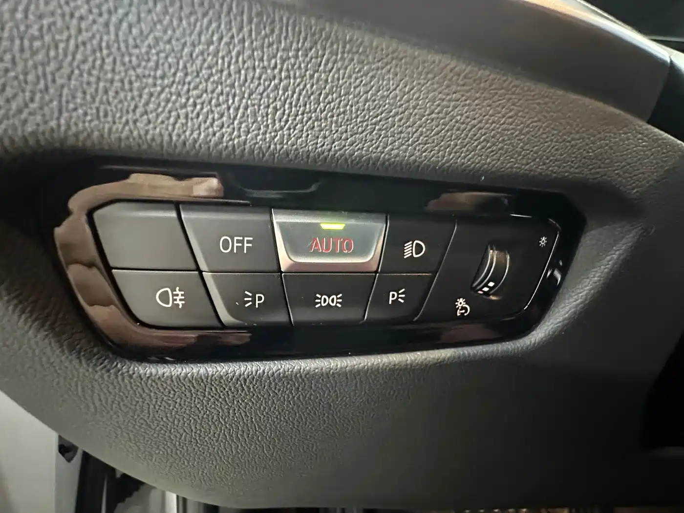 BMW 3 Series 2023 320Li M Sport Package фото 17