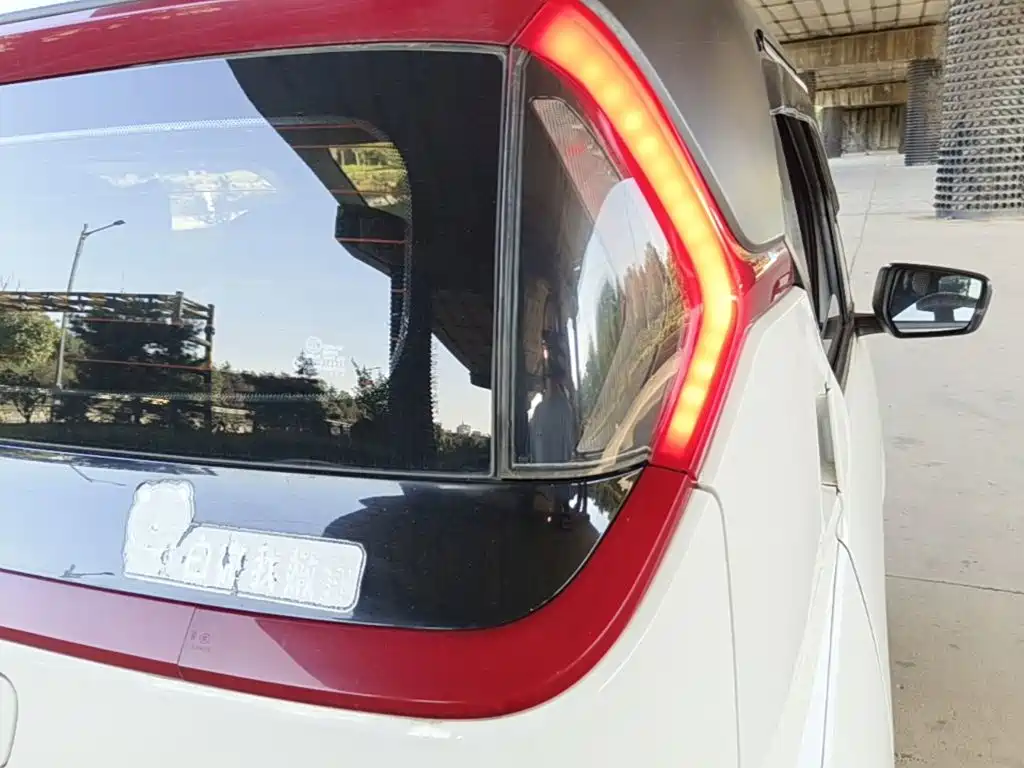 Фото 8 - Baojun E200