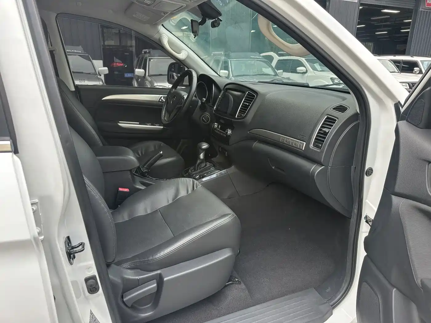 Foton Savana 2020 2017 2.8T Automatic 4WD Diesel Luxury 5-seater