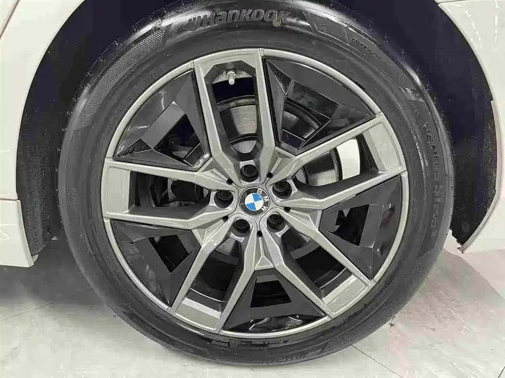 Фото 17 - BMW 5 Series