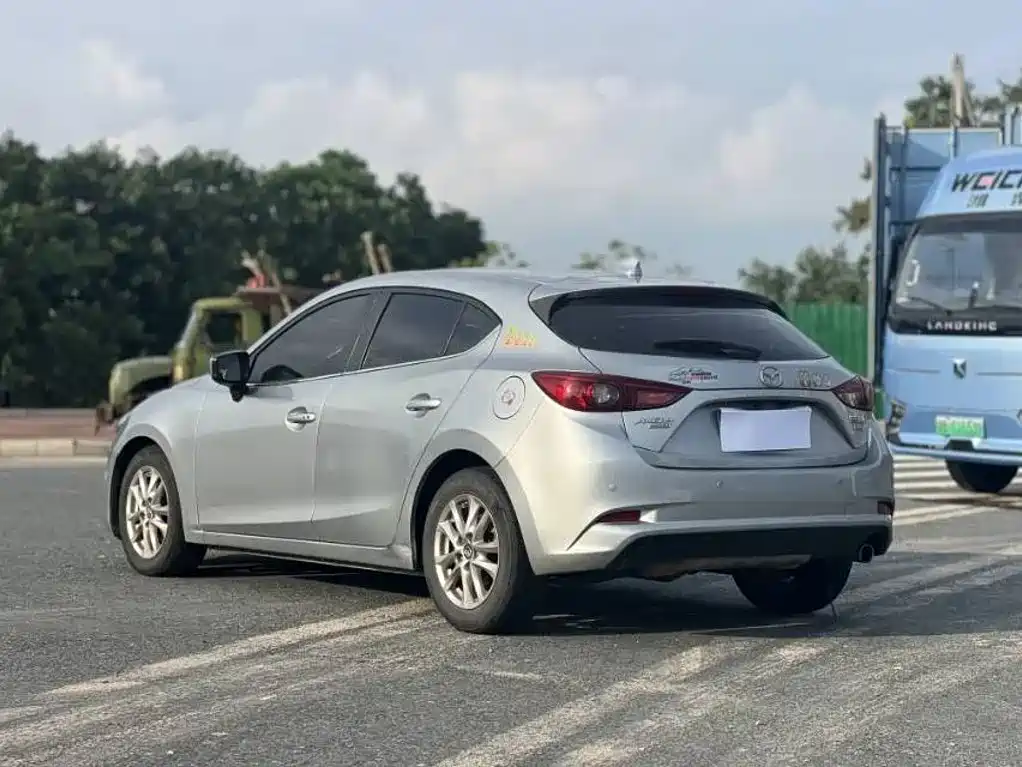 Фото 3 - Mazda Mazda 3